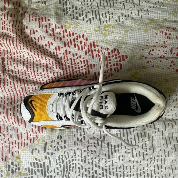 Women’s Nike AirMax - Picture 3 of 4